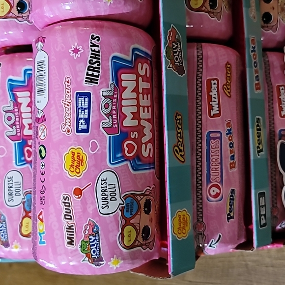10 LOL ❤️'s MINI SWEETS Surprise-O-Matic 9 surprises per unit Authentic NWT CASE - Picture 2 of 16